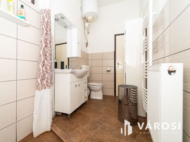 Vámospércs jó részén 5 szoba nappalis családi ház eladó!