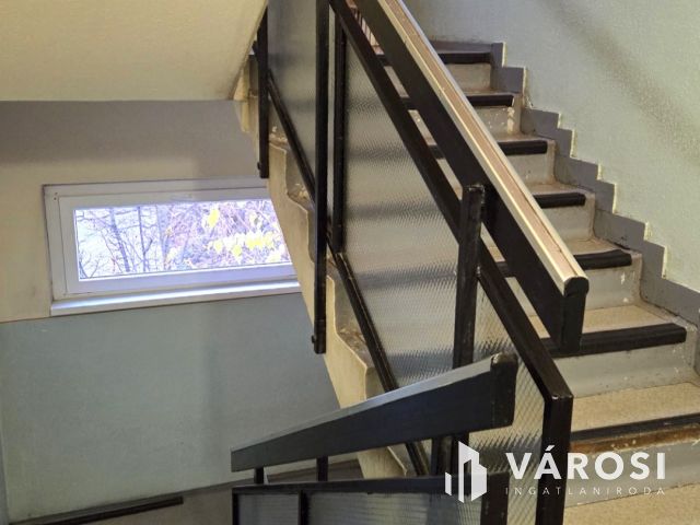 Jó ár!!!!Befektetésnek,családi otthonnak Debrecen Vénkert