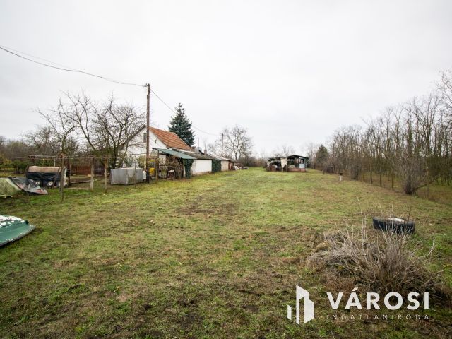 Beépíthető zártkert Gyopáros közelében