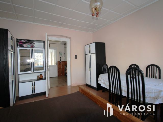 Vállalkozásra alkalmas családi ház Enyingen