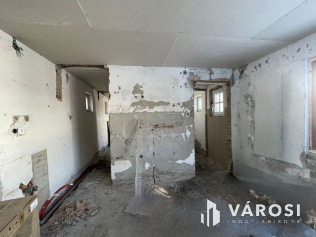 Sárbogárd-Pusztaegresen  kétlakásos ingatlan nagy telekkel