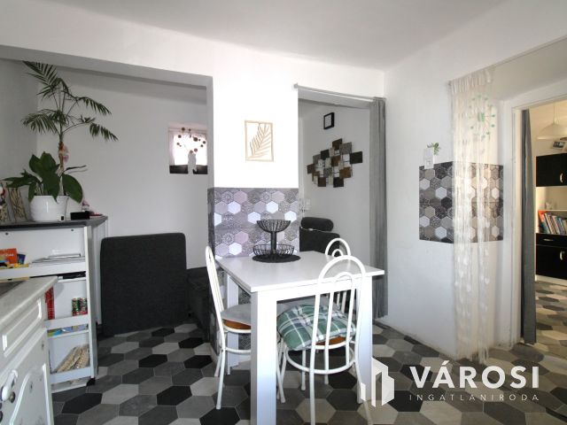 Sárbogárd-Pusztaegresen  kétlakásos ingatlan nagy telekkel