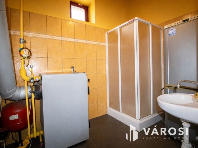 Nagyvonalú terek, polgári hangulat Békéscsaba belvárosában