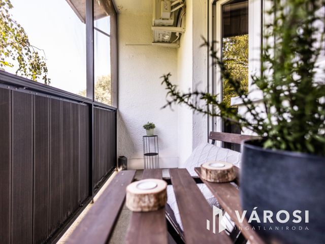 Felújított, belvárosi, azonnal költözhető