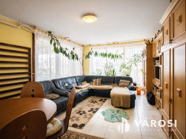 Főút menti birtok állattartásra, 10 hektár földdel