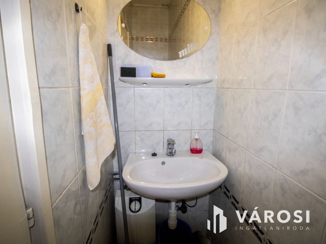 Eladó üzlethelyiség a Bartókon