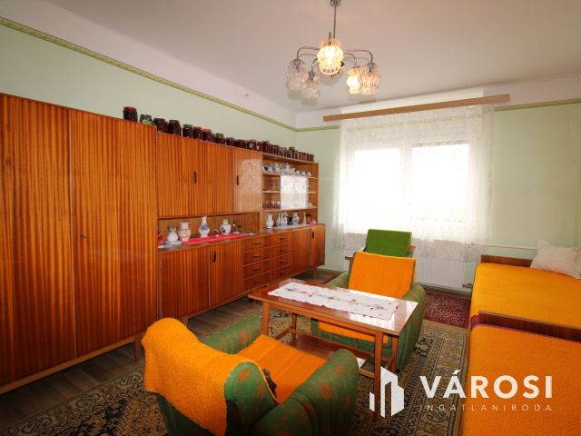 Nyugodt vidéki otthon jó alapokkal