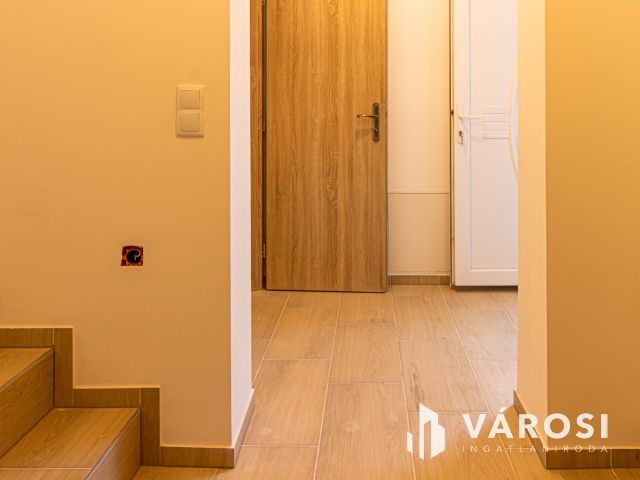 Újépítésű, belső szintes családi otthon Dorog szívében