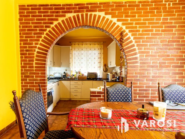 Nagycsaládosok álma – Sárisápi családi otthon 4 hálószobával