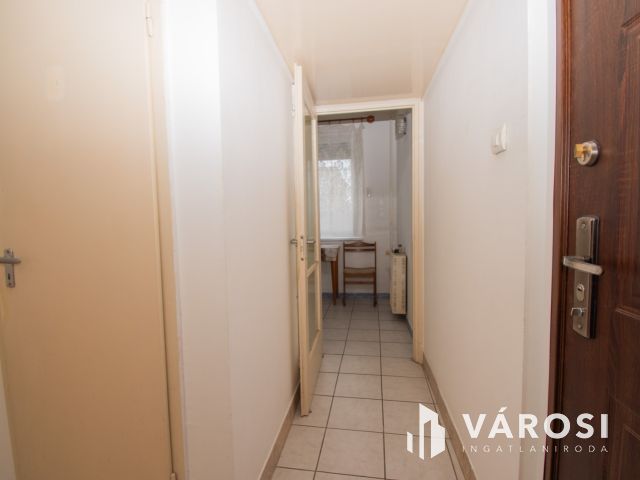 2 szobás, francia erkélyes panel lakás Győr–Magyar utcában