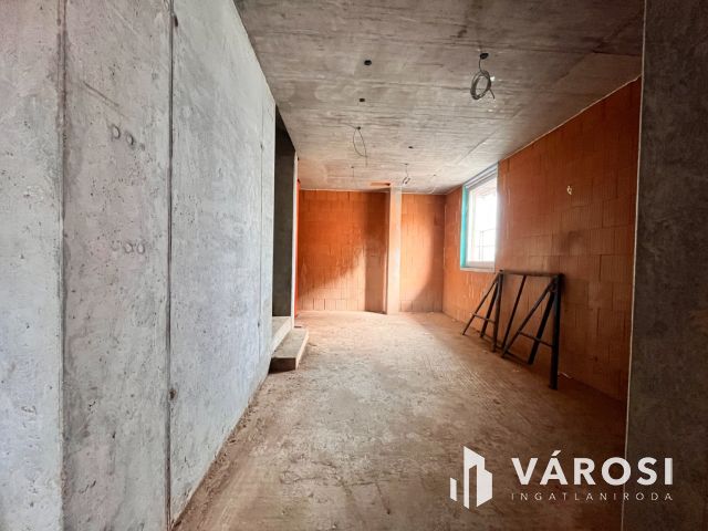 Világos, energiatakarékos otthon a Postakertben