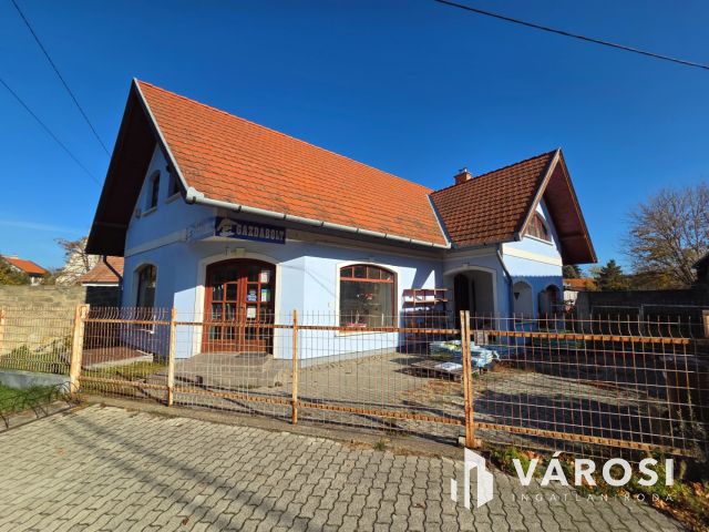 Lehetőségekben gazdag ház Ráckeve központjában
