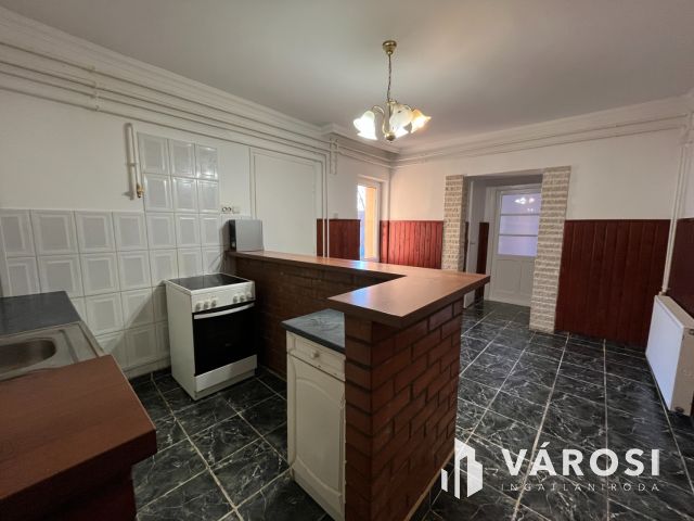 Debreceni 2 szobás jó ház, csendes kis utcában eladó!