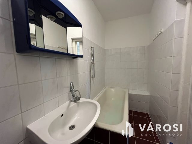 Debreceni 2 szobás jó ház, csendes kis utcában eladó!