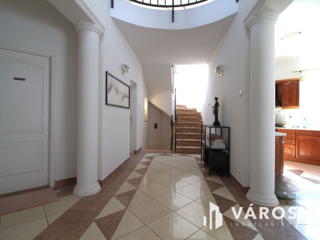 Zöldövezeti panoráma szaunával,konditeremmel,dupla garázzsal