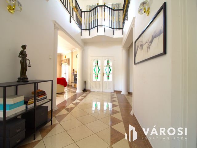 Zöldövezeti panoráma szaunával,konditeremmel,dupla garázzsal