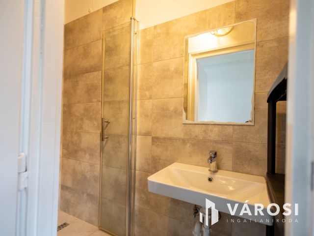 Belvárosi garzon eladó a Mérey utcában