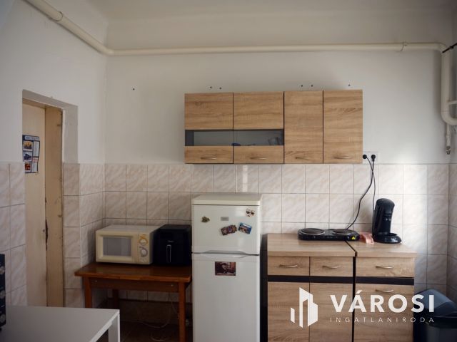 Eladó házikó kertvárosi övezetben