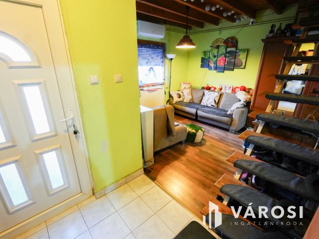 Remek házrész központi elhelyezkedéssel Szigethalmon!