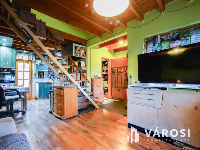 Remek házrész központi elhelyezkedéssel Szigethalmon!