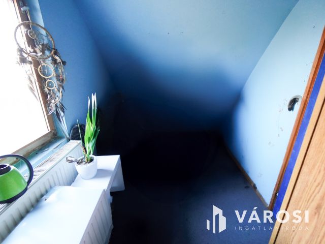 Remek házrész központi elhelyezkedéssel Szigethalmon!