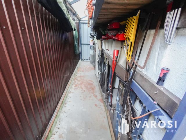 Remek házrész központi elhelyezkedéssel Szigethalmon!