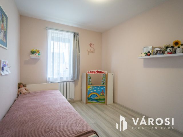 Nádorvárosban erkélyes nagy lakás, garázs lehetőséggel!