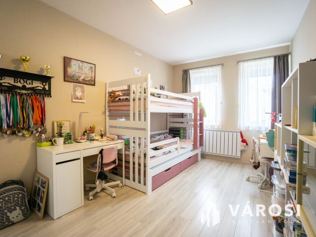 Nádorvárosban erkélyes nagy lakás, garázs lehetőséggel!