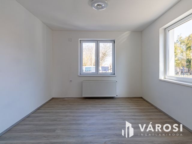 Zsámbok csendes részén, újjáépített családi ház eladó