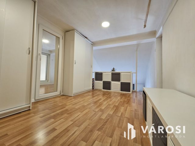 Igényes, felújított ház két lakrésszel Győrszentivánon