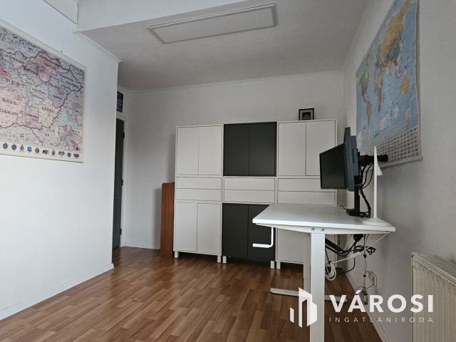 Igényes, felújított ház két lakrésszel Győrszentivánon