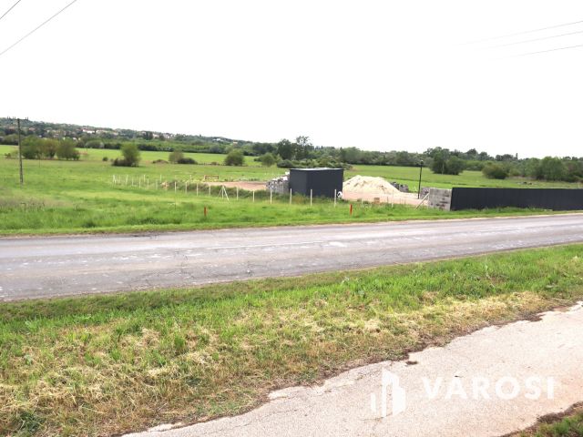 Szántó besorolású külterületi telek Kőröshegyen eladó