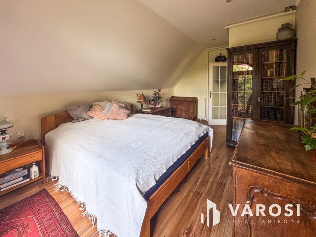 Tágas, napfényes ház Gyula legszebb utcájában