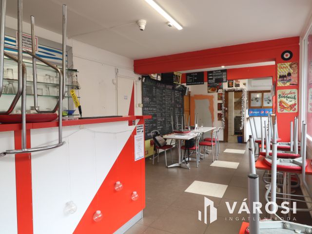 Szilléri sugárúton üzlethelyiség kiadó.