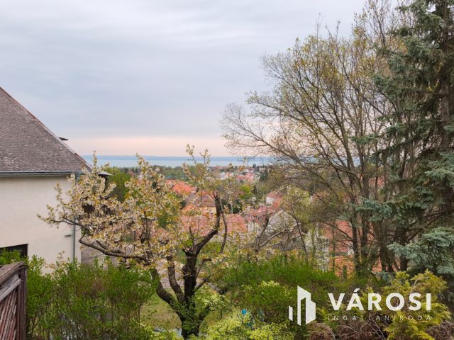 Örökpanorámás családi ház Balatonfüreden