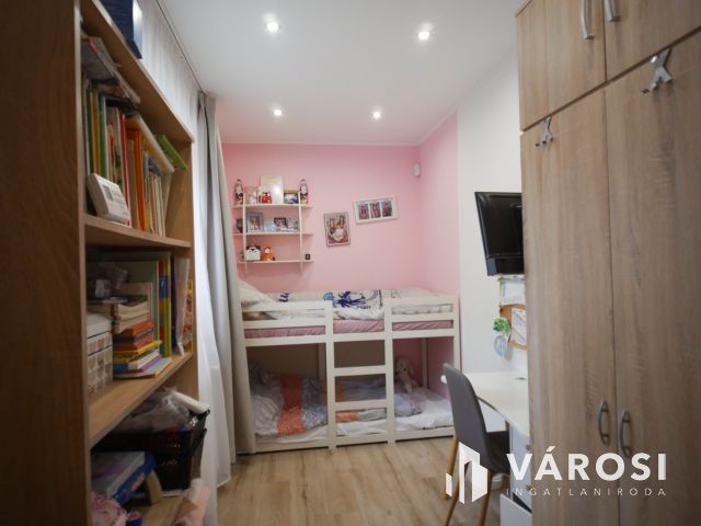 108 m²-es különleges otthon saját udvarral