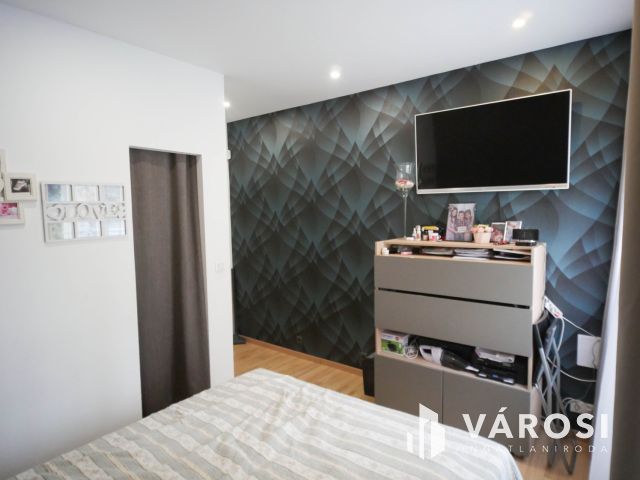108 m²-es különleges otthon saját udvarral
