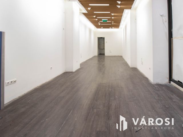 WestEndben a legjobb helyen 50 m2-es üzlet kiadó