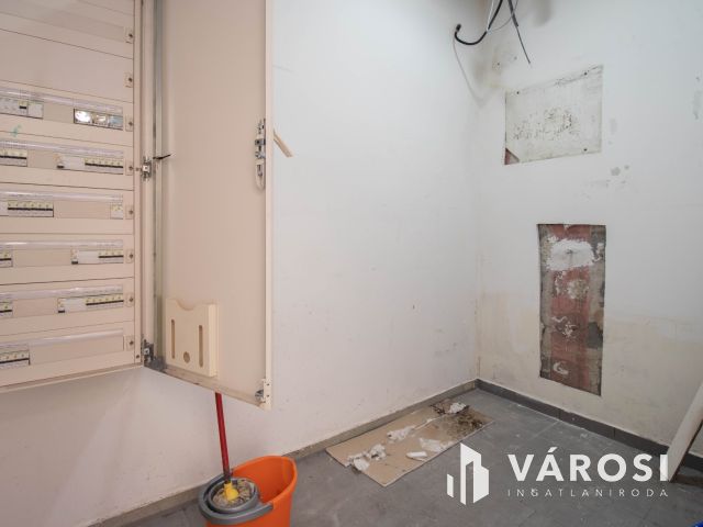 WestEndben a legjobb helyen 50 m2-es üzlet kiadó