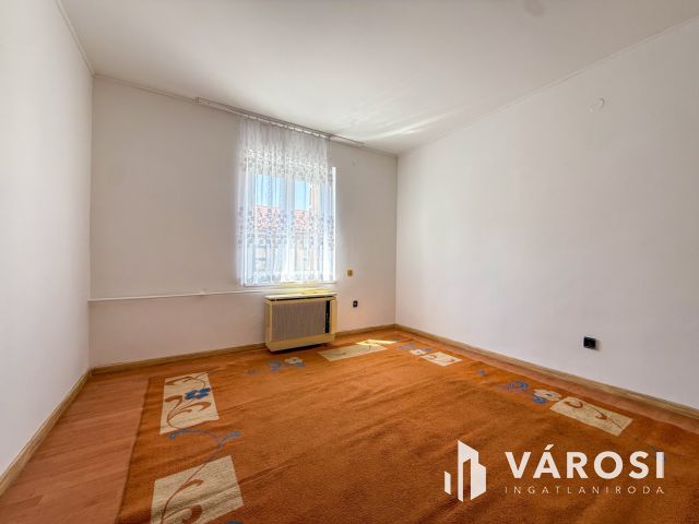 Bátonyterenye központjában földszinti, 3 szobás lakás eladó!