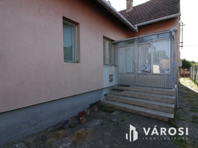 Kis ház keresi vállalkozó kedvű lakóját