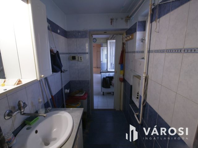 Kis ház keresi vállalkozó kedvű lakóját