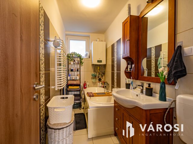 Komlón felújított téglalakás bomba áron eladó
