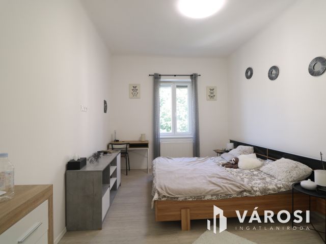 Nappali +3 szoba + 2 fürdő, a belvárosben !