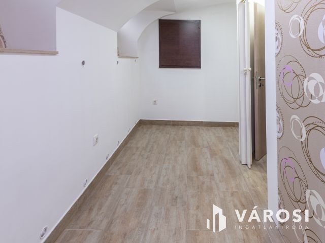 Világos félszuterén üzlet-utcai bejárattal Angyalföldön-45m2
