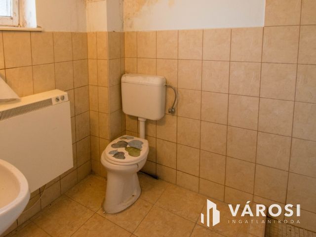 Jó helyen, jó alap – panel lakás Kalocsán!