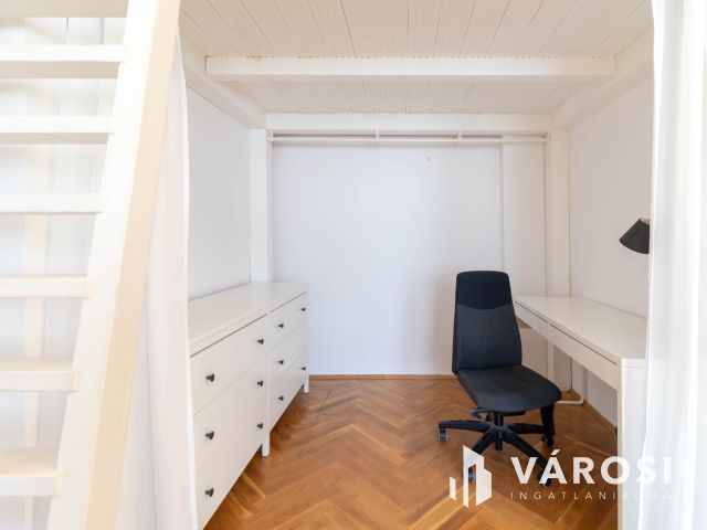 Körút közeli, 98 m2-es iroda kiadó a Podmaniczky utcában