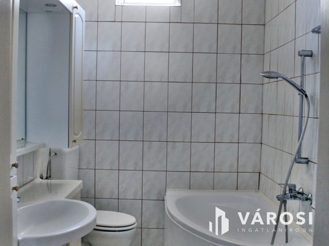 Különleges hangulatú ház, a nyugalom szigetén, Górban