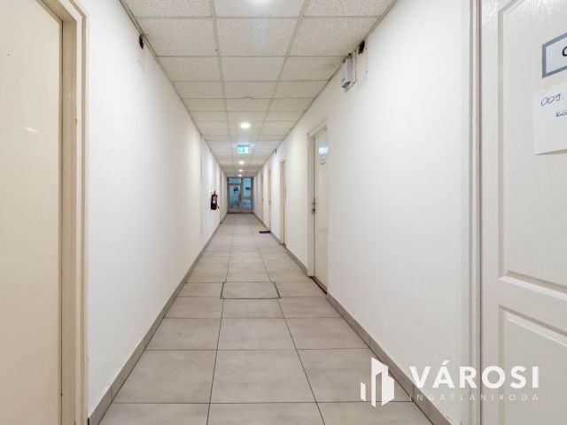 Földszinti, 16 m2-es iroda kiadó Fáy utcai irodaépületben