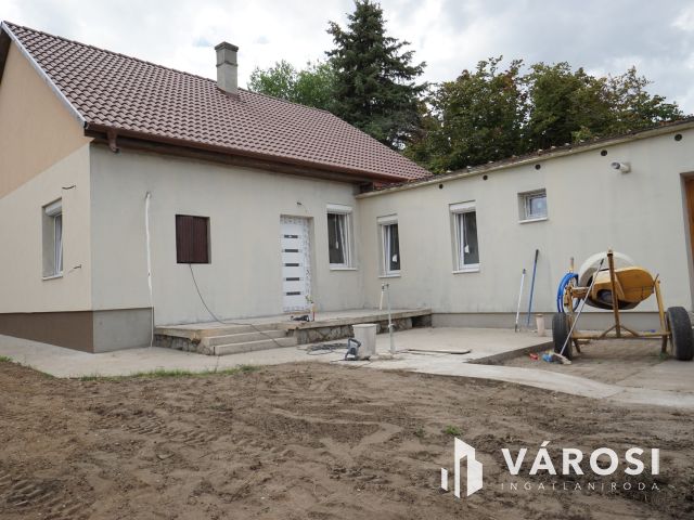 Rövid távon költözhető felújított családi ház eladó